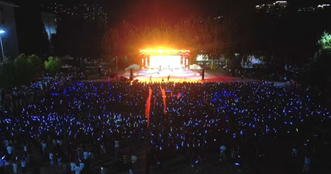 永利官网高雅艺术进校园暨中秋节晚会顺利举办