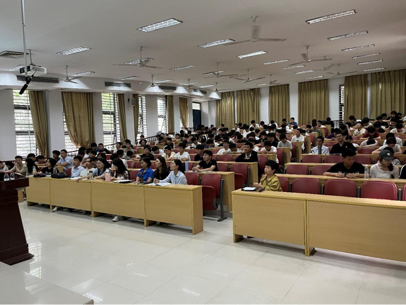 智能工程学院举办“关于飞机起落架摆振-非线性动力学与应用”主题讲座